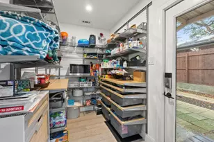 1703 Meadowbrook Dr, Austin, TX 78703 - Photo 10