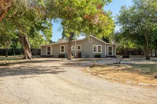 712 Nowotny Ln, Austin, TX 78702 - Photo 2
