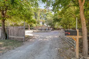 712 Nowotny Ln, Austin, TX 78702 - Photo 2