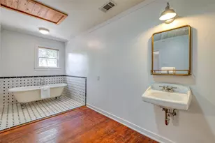712 Nowotny Ln, Austin, TX 78702 - Photo 16