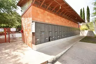 2017 Warely Ln, Austin, TX 78741 - Photo 24