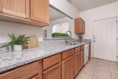 200 Sandstone Drive #E/F, Jarrell, TX 76537 - Photo 12
