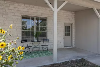 200 Sandstone Drive #E/F, Jarrell, TX 76537 - Photo 2
