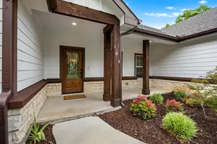 104 Bill St, Elgin, TX 78621 - Photo 2