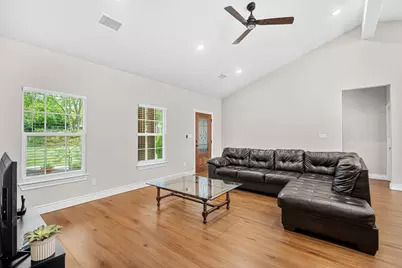 104 Bill Street, Elgin, TX 78621 - Photo 4