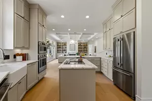 48 Tiburon Dr, The Hills, TX 78738 - Photo 14