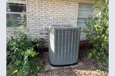 605 E Kerr Street E, Burnet, TX 78611 - Photo 20