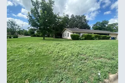 605 E Kerr Street E, Burnet, TX 78611 - Photo 2