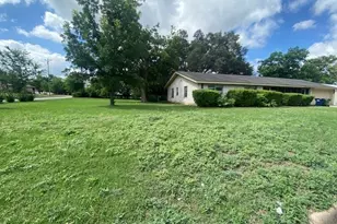 605 E Kerr Street E, Burnet, TX 78611 - Photo 2