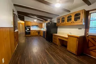 605 E Kerr Street E, Burnet, TX 78611 - Photo 6