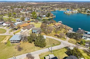 625 Deep Cove Dr, Marble Falls, TX 78654 - Photo 2