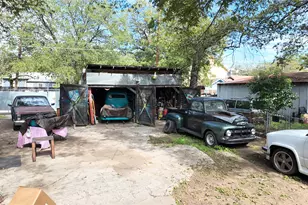 906 E 2nd St, Austin, TX 78702 - Photo 4