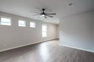 208 Kellys Heroes Wy, Jarrell, TX 76537 - Photo 20