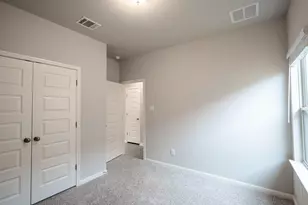 208 Kellys Heroes Wy, Jarrell, TX 76537 - Photo 18
