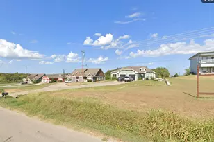 404 Mesa Dr, Del Valle, TX 78617 - Photo 4