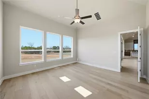 1209 Doelling Dr, Florence, TX 76527 - Photo 10
