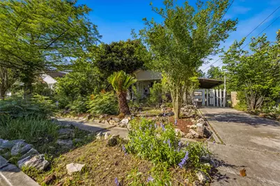 242 S Sycamore Avenue, New Braunfels, TX 78130 - Photo 4