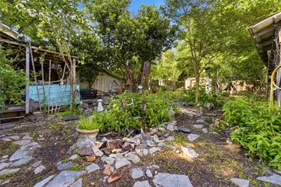 242 S Sycamore Avenue, New Braunfels, TX 78130 - Photo 20