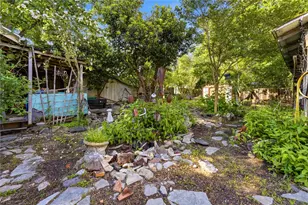 242 S Sycamore Ave, New Braunfels, TX 78130 - Photo 20