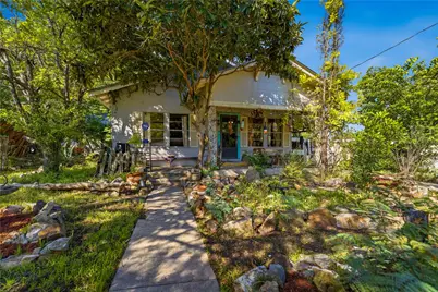 242 S Sycamore Avenue, New Braunfels, TX 78130 - Photo 1
