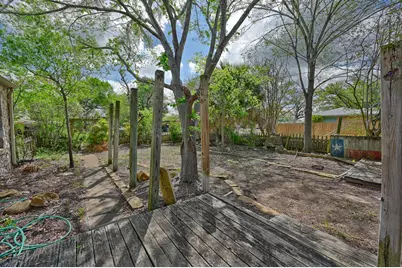 1284 E Hempstead Street, Giddings, TX 78942 - Photo 6