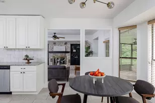 9305 Rolling Oaks Trail, Austin, TX 78750 - Photo 10