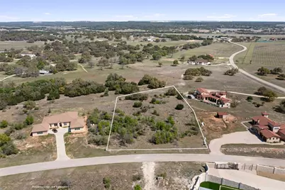 104 Strada Luca, Florence, TX 76527 - Photo 2