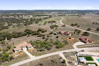 104 Strada Luca, Florence, TX 76527 - Photo 6