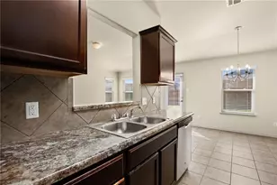 112 Hondo Gap Ln, Jarrell, TX 76537 - Photo 6