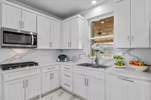 1106 Greenlawn Blvd, Round Rock, TX 78664 - Photo 10