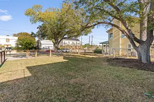 6217 Clovis St, Austin, TX 78741 - Photo 28
