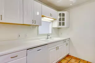 910 Duncan Ln, Austin, TX 78705 - Photo 8