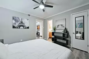 711 Eberhart Ln, Austin, TX 78745 - Photo 2