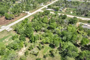 112 Empire St, Elgin, TX 78621 - Photo 8