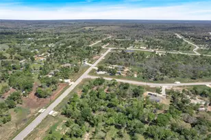 112 Empire St, Elgin, TX 78621 - Photo 16