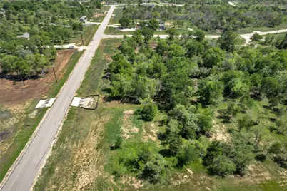 112 Empire Street, Elgin, TX 78621 - Photo 12