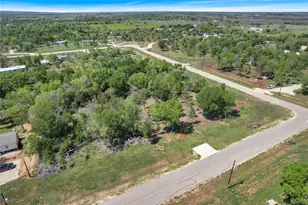 112 Empire St, Elgin, TX 78621 - Photo 6