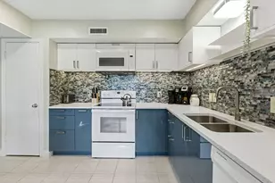 112 World of Tennis Sq, Lakeway, TX 78738 - Photo 4