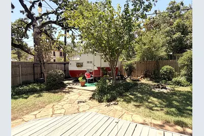 200 W 40th Street, Austin, TX 78751 - Photo 8