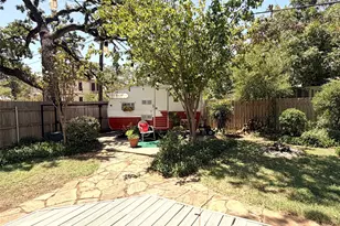 200 W 40th St, Austin, TX 78751 - Photo 8