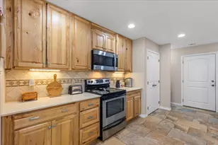 351 Cardinal Dr, Paige, TX 78659 - Photo 10