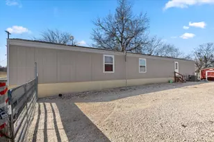 341 SW Front St, Bartlett, TX 76511 - Photo 2