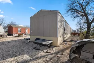 341 SW Front St, Bartlett, TX 76511 - Photo 16