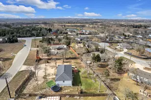 114 Crepe Myrtle Pkwy, Elgin, TX 78621 - Photo 34