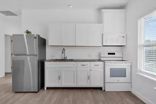 114 Crepe Myrtle Pkwy, Elgin, TX 78621 - Photo 8