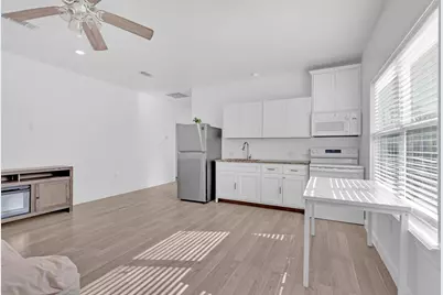 114 Crepe Myrtle Parkway, Elgin, TX 78621 - Photo 4