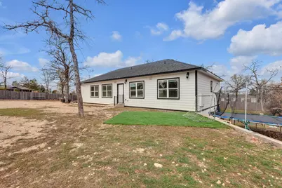 114 Crepe Myrtle Parkway, Elgin, TX 78621 - Photo 2