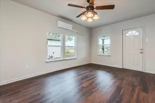 112 Gazley St, Smithville, TX 78957 - Photo 6
