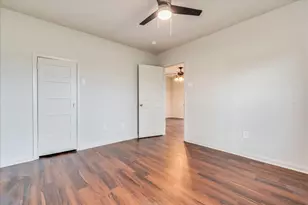 112 Gazley St, Smithville, TX 78957 - Photo 18