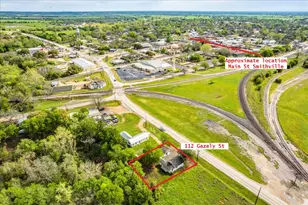 112 Gazley St, Smithville, TX 78957 - Photo 2